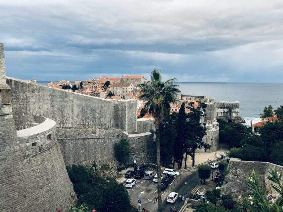 Opevnění s výhledem na Staré město Dubrovníku