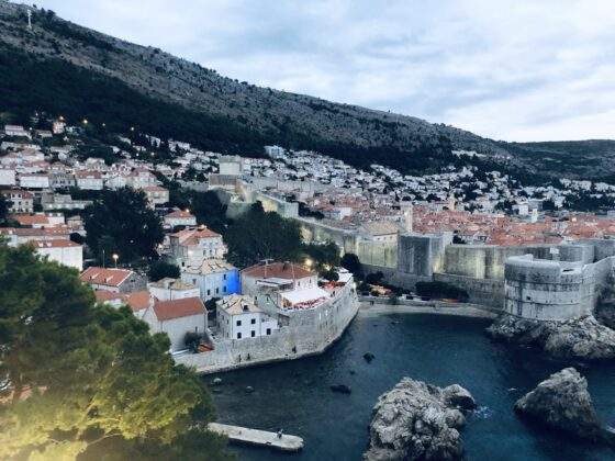 Pohled z výšky na Staré město Dubrovníku